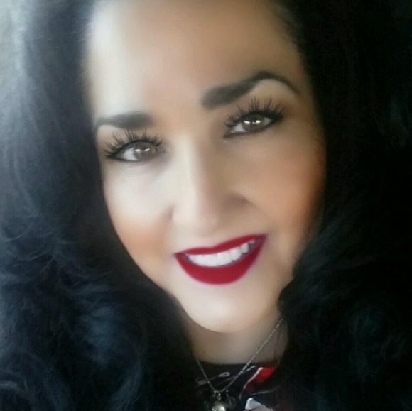 Meet your Posher, Jessica - Picture 1 of 1